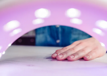 UV nail lamp sourcing guide – UV nail lamp allows people to get a high quality manicure at home without having to go to a nail salon.